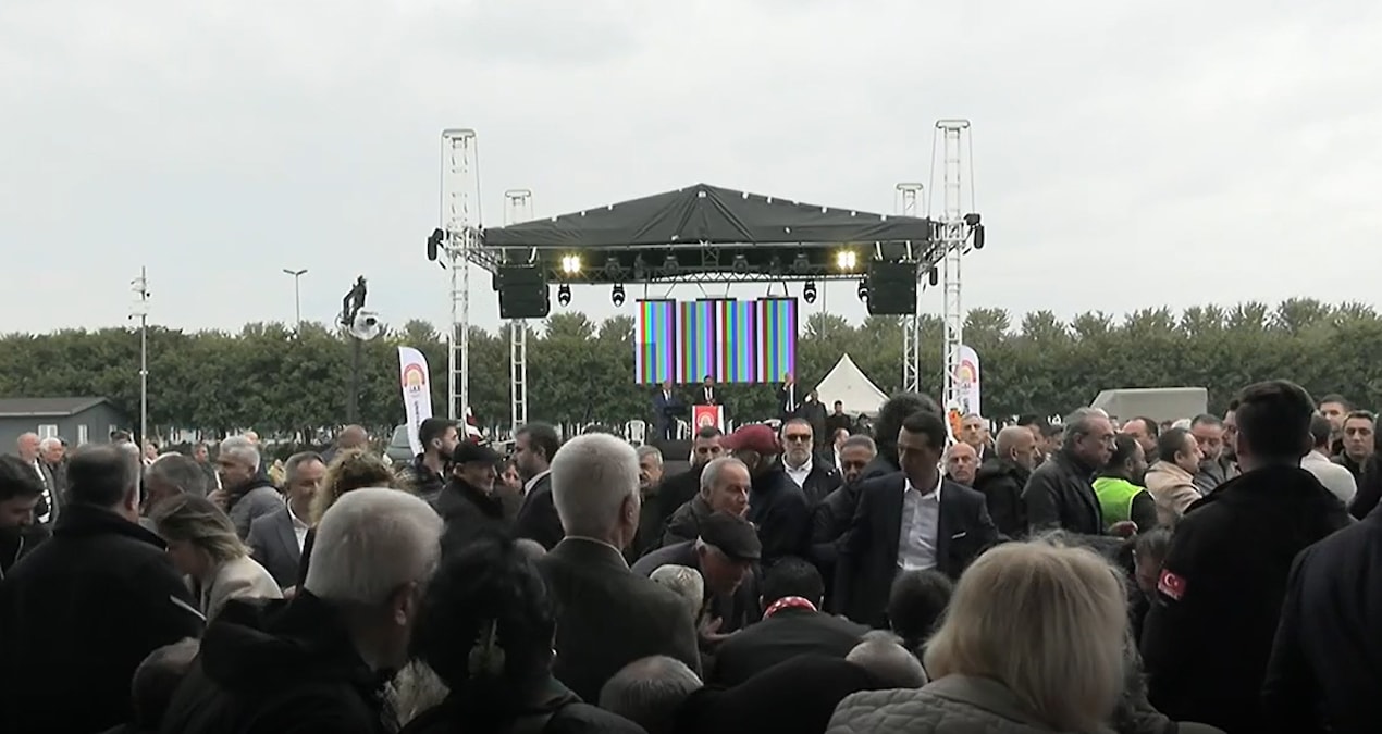 Etkinlikte YENİ Parti’ye övgü sonrası kavga çıktı