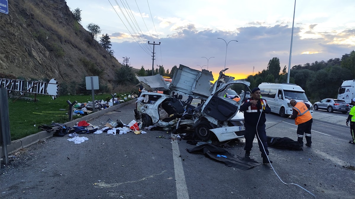 Ankara'da feci kaza: 2 ölü, 2 yaralı