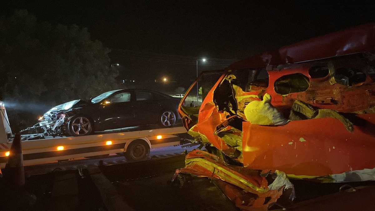 Kaza sonrası araçlar bu hale geldi, 3 kişi hayatını kaybetti