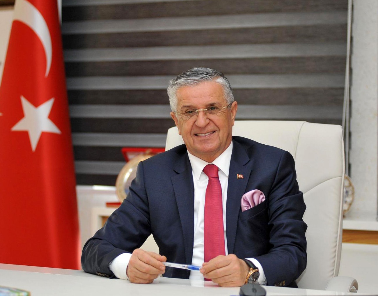 Bir belediye başkanı daha CHP'den istifa etti