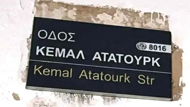 Kıbrıs'ta Rum yönetimi Türk isimlerini tek tek siliyor