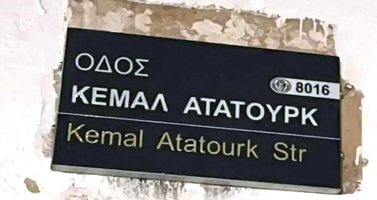 Kıbrıs'ta Rum yönetimi Türk isimlerini tek tek siliyor