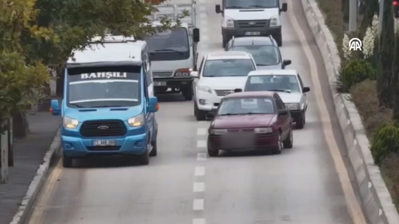 Denetimi görünce yaya taklidi yaptı! Sürücü değiştirme oyununu dron bozdu