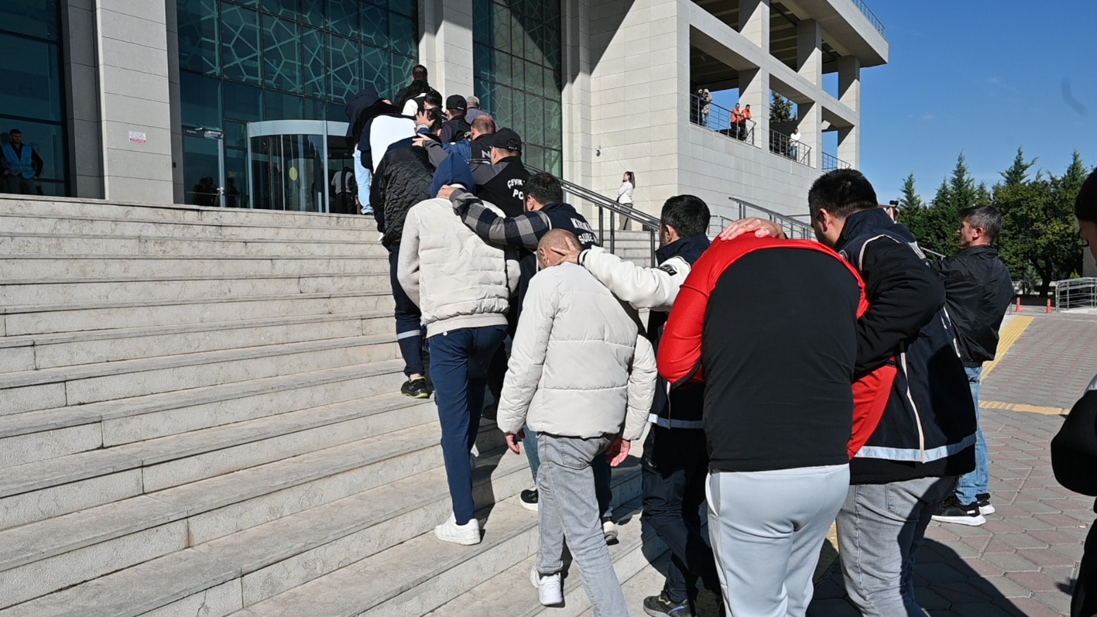 Narkotik ve fuhuş operasyonunda 29 gözaltı!