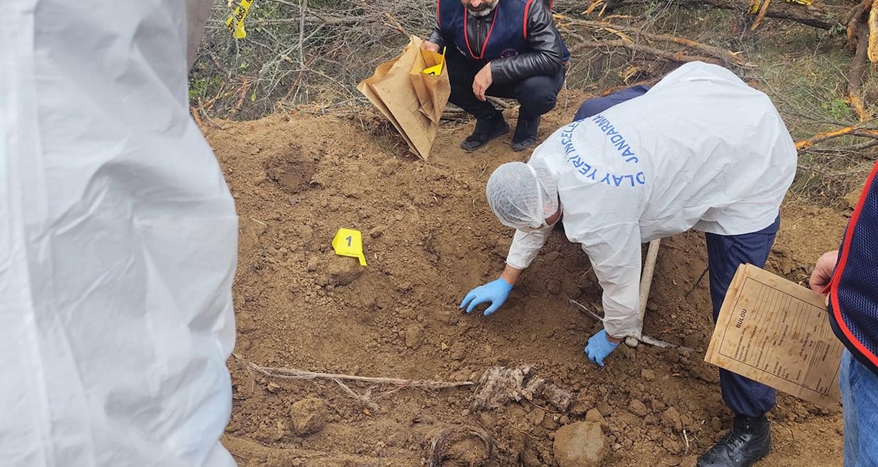 20 yıl önce öldürülen adamın kemikleri bulundu: Aile üyeleri itiraf etti, 2 oğlu tutuklandı
