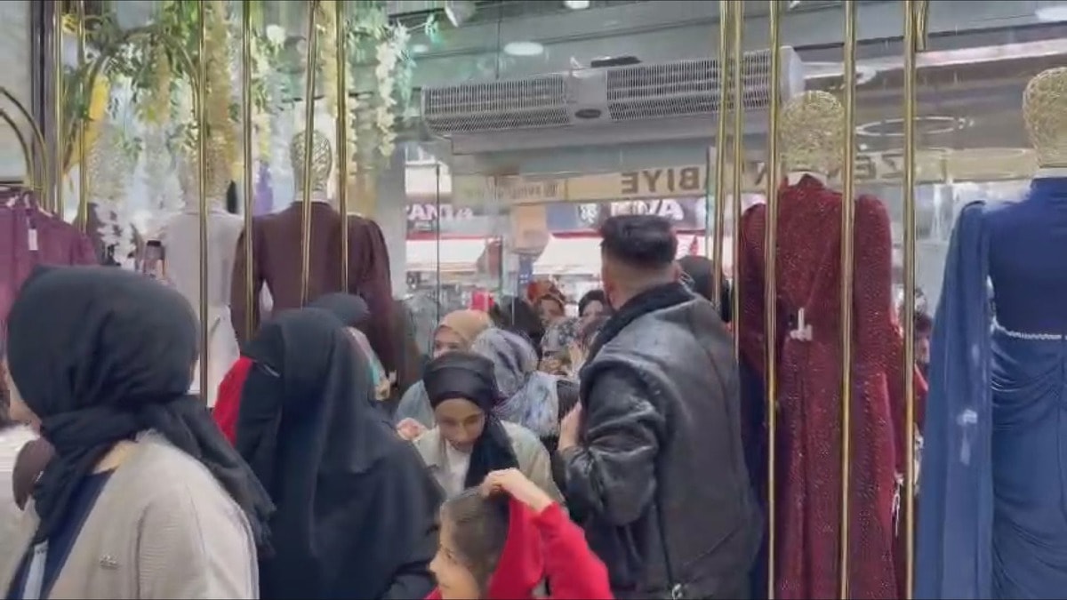 Kıyafet kampanyasında izdiham: Bir kişi bayıldı, bir kişi yaralandı