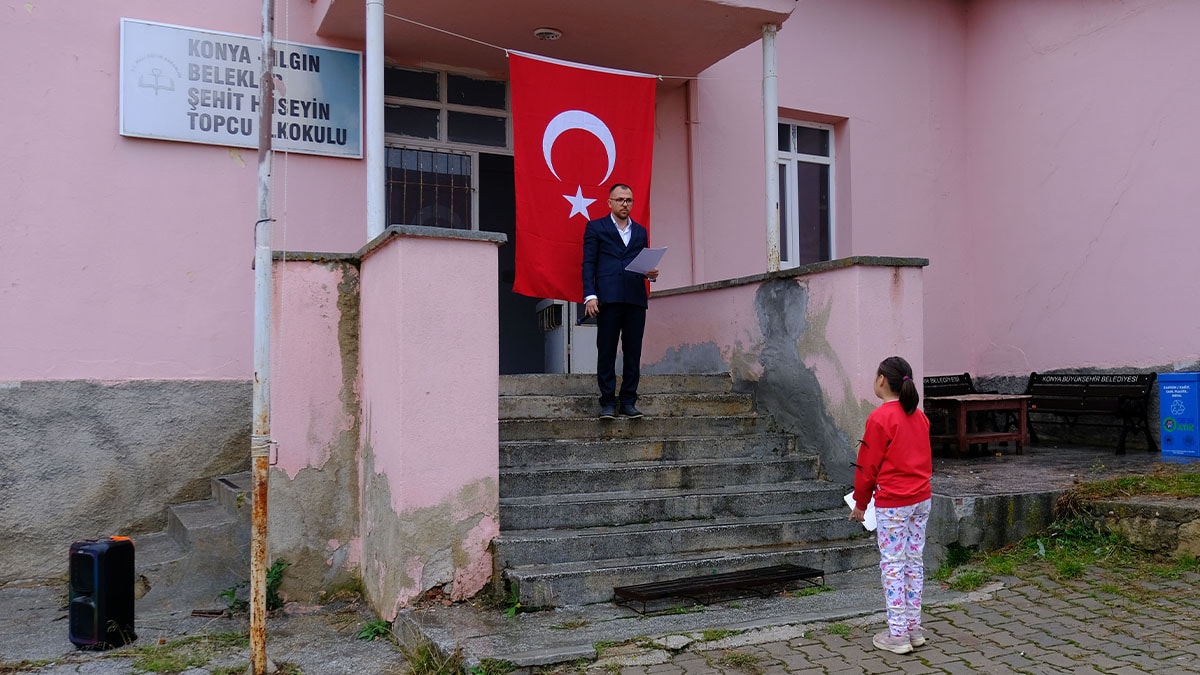 Cumhuriyet Bayramı'nı iki kişi kutladılar! Öğretmenin sözleri duygulandırdı