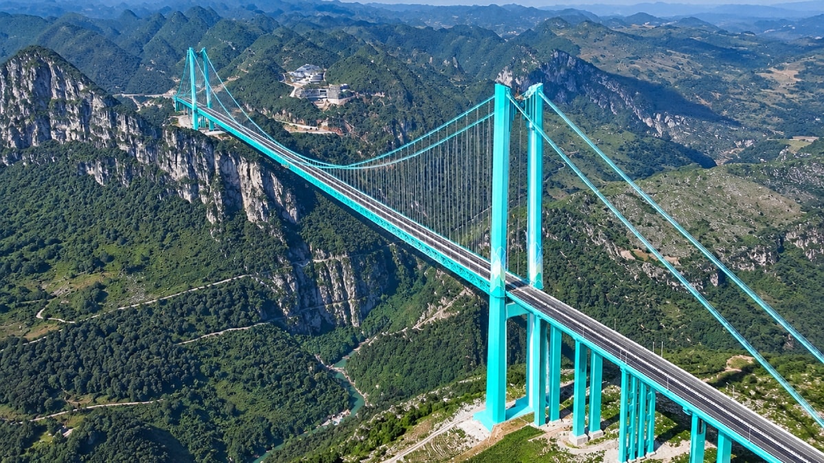 Dünyanın en yüksek köprüsü ziyaretçi akınına uğradı: Sayı 3,3 milyona ulaştı
