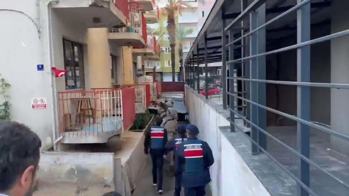 Kuşadası'nda uyuşturucu operasyonu: 45 gözaltı