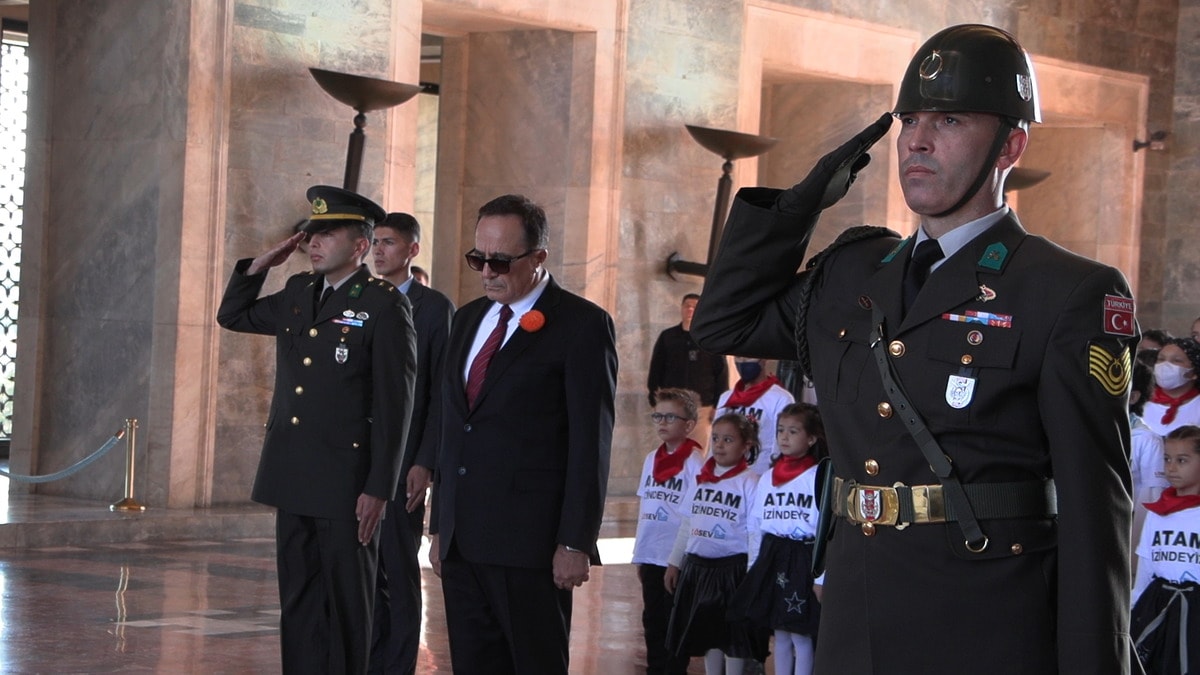 LÖSEV'den Anıtkabir'e dev ziyaret: 100 bin kişi katıldı