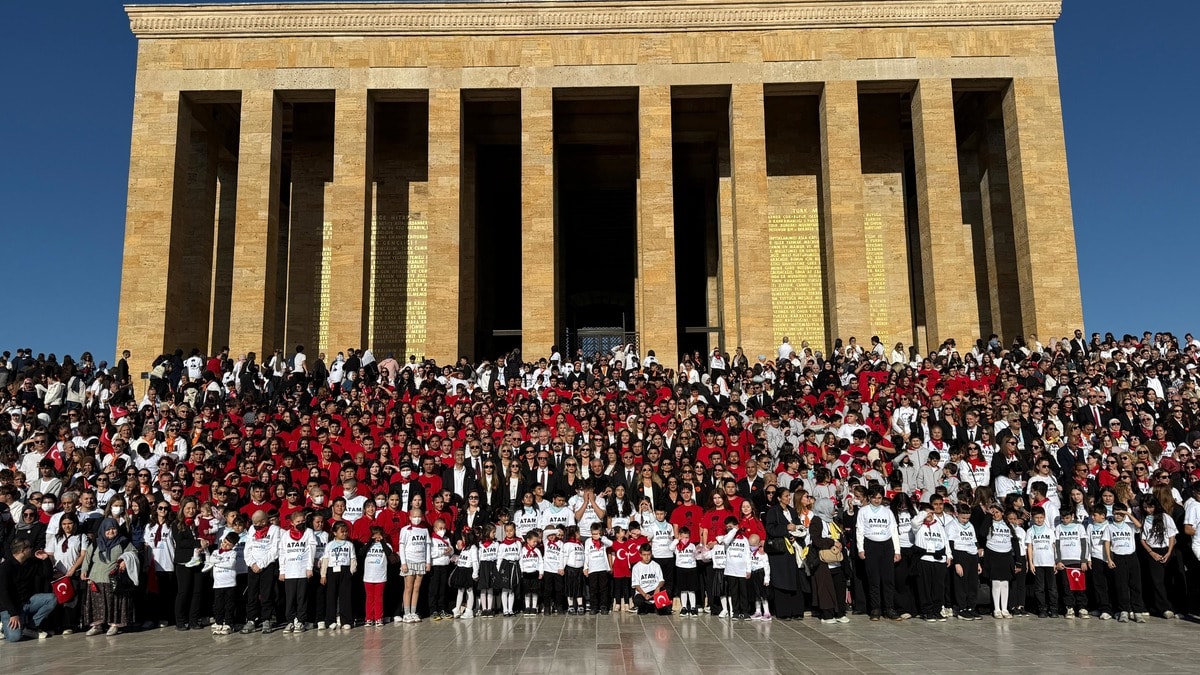 LÖSEV'den Anıtkabir'e dev ziyaret: 100 bin kişi katıldı