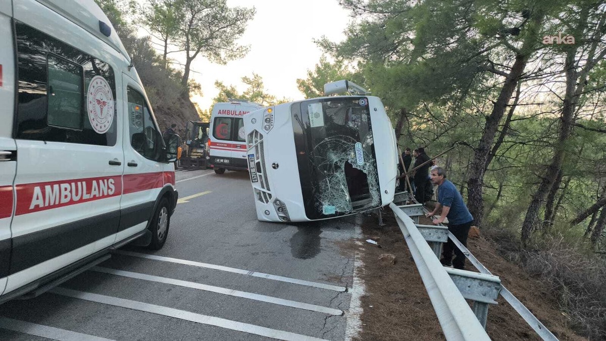 Marmaris'te otel personeli servisi devrildi: 14 yaralı