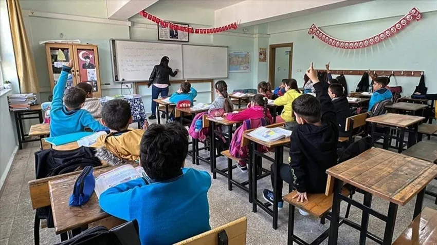 MEB takvimi açıkladı: Okullarda ara tatil kaç gün olacak?