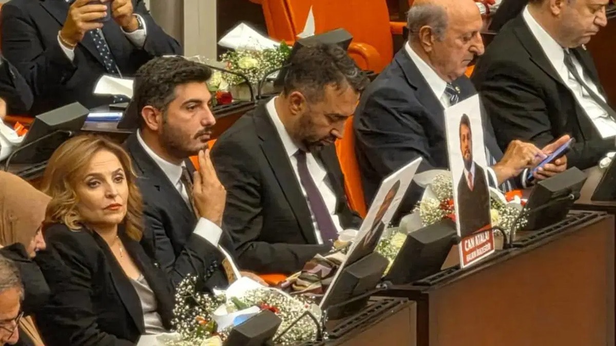 Meclis açılışında 'Can Atalay' protestosu... TİP katılmadı, DEM fotoğrafını taşıdı