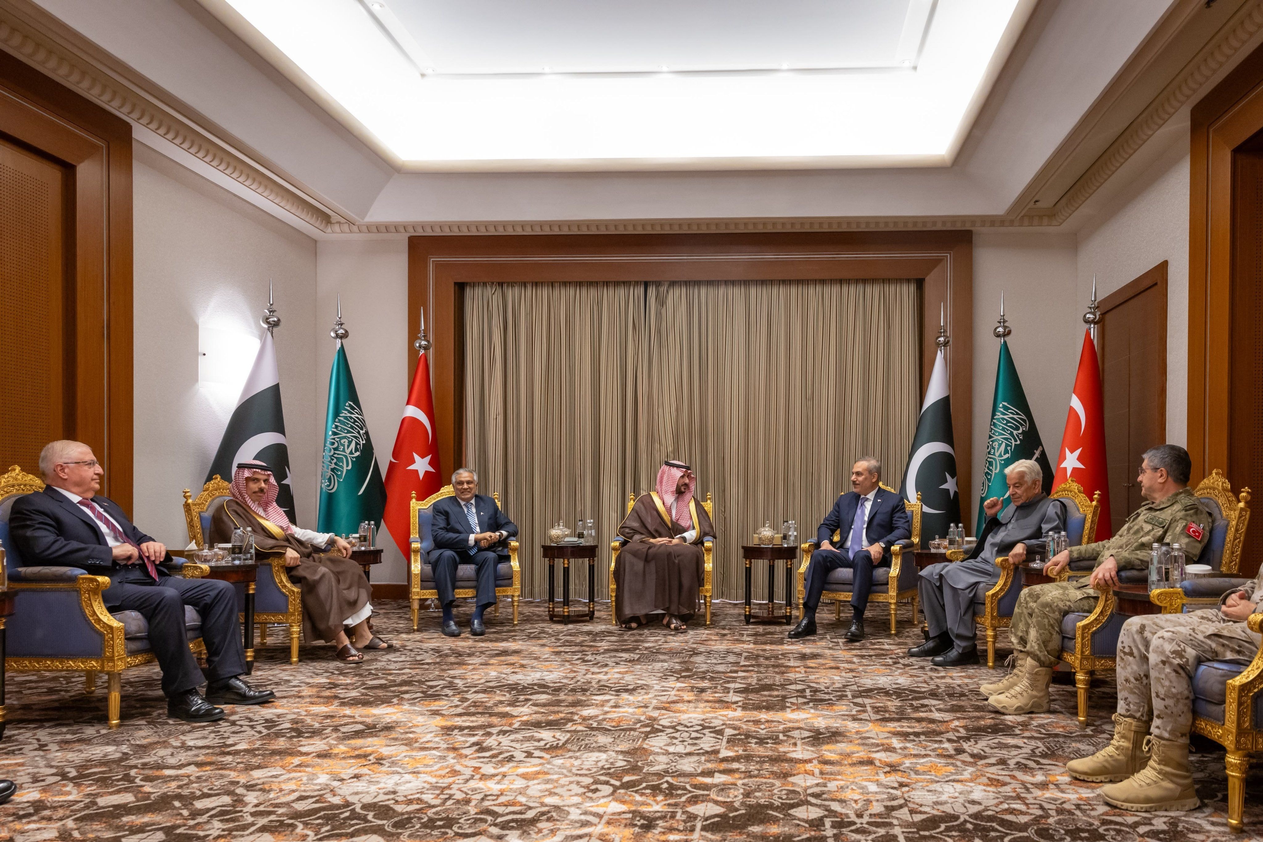 Üç ülkeden ortak savunma kararı: Askeri güçler Suudi Arabistan'a gidiyor