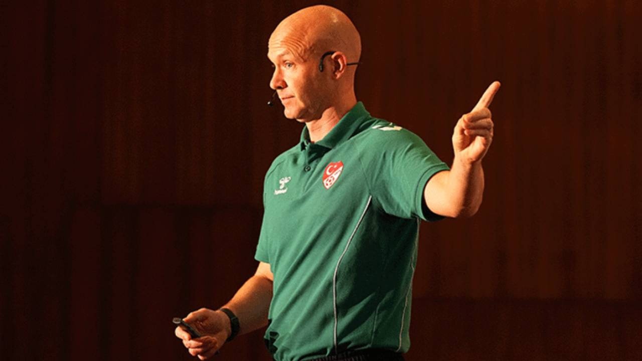 Anthony Taylor ilk atamalarını yaptı! İşte seçtiği hakemler