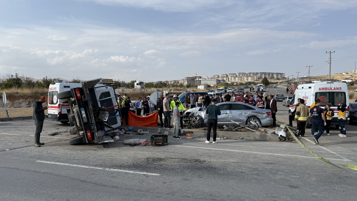MHP konvoyunda kaza: Milletvekili yaralandı, 1 kişi hayatını kaybetti
