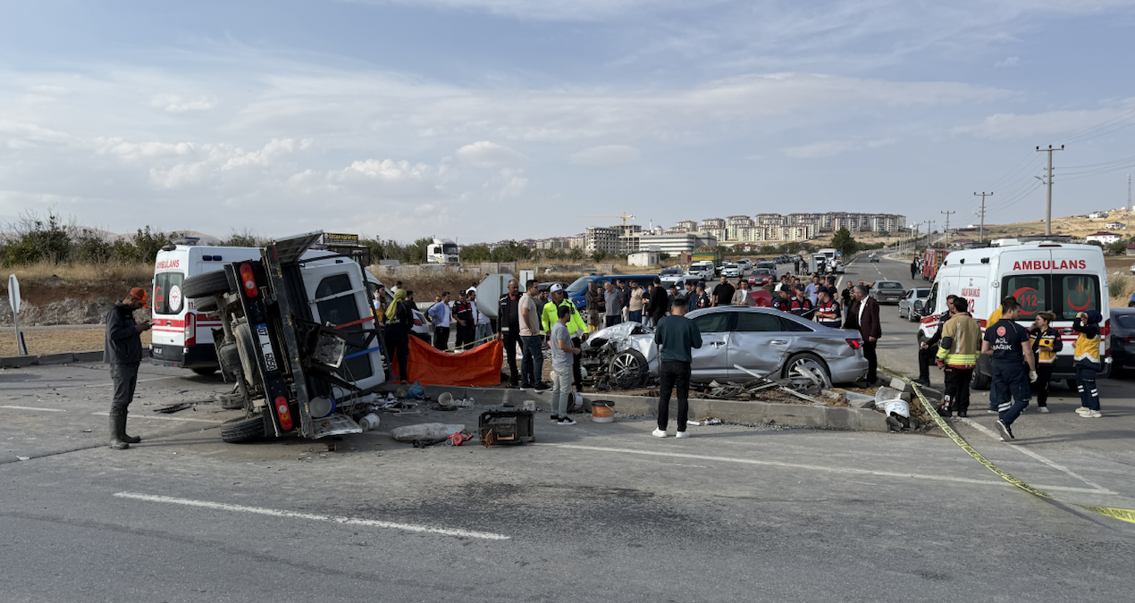 MHP Konvoyunda Üzücü Kaza: Milletvekili Yaralı, Bir Kişi Hayatını Kaybetti
