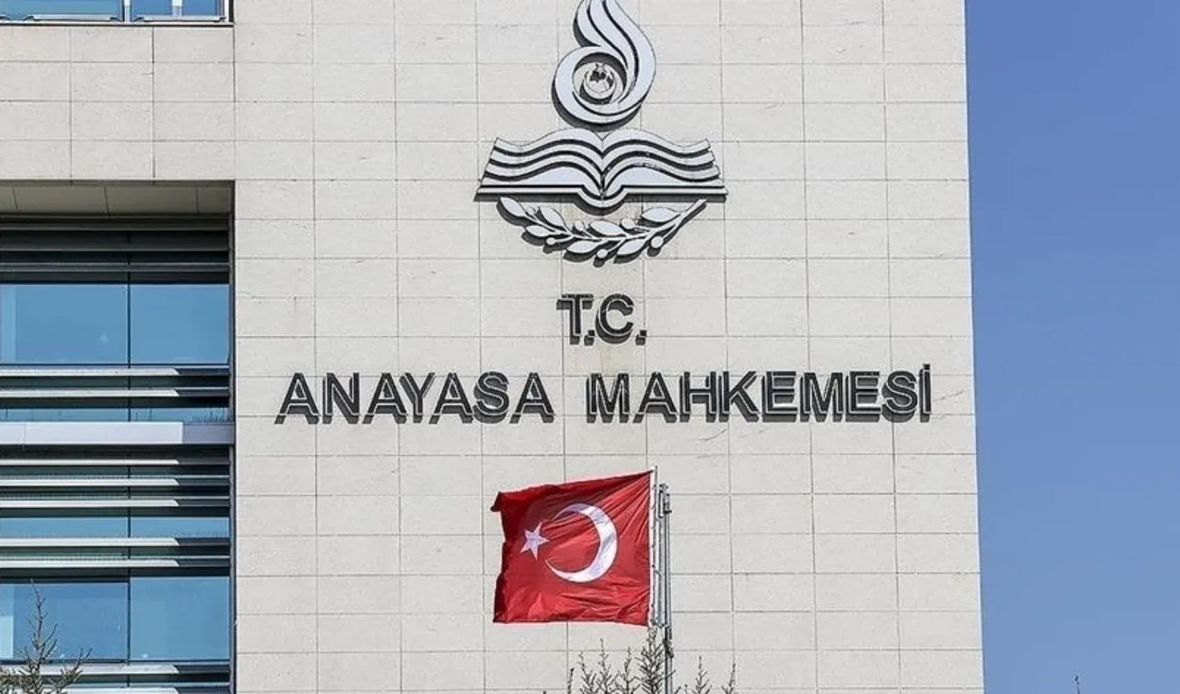 AYM’den 26 siyasi parti hakkında suç duyurusu kararı