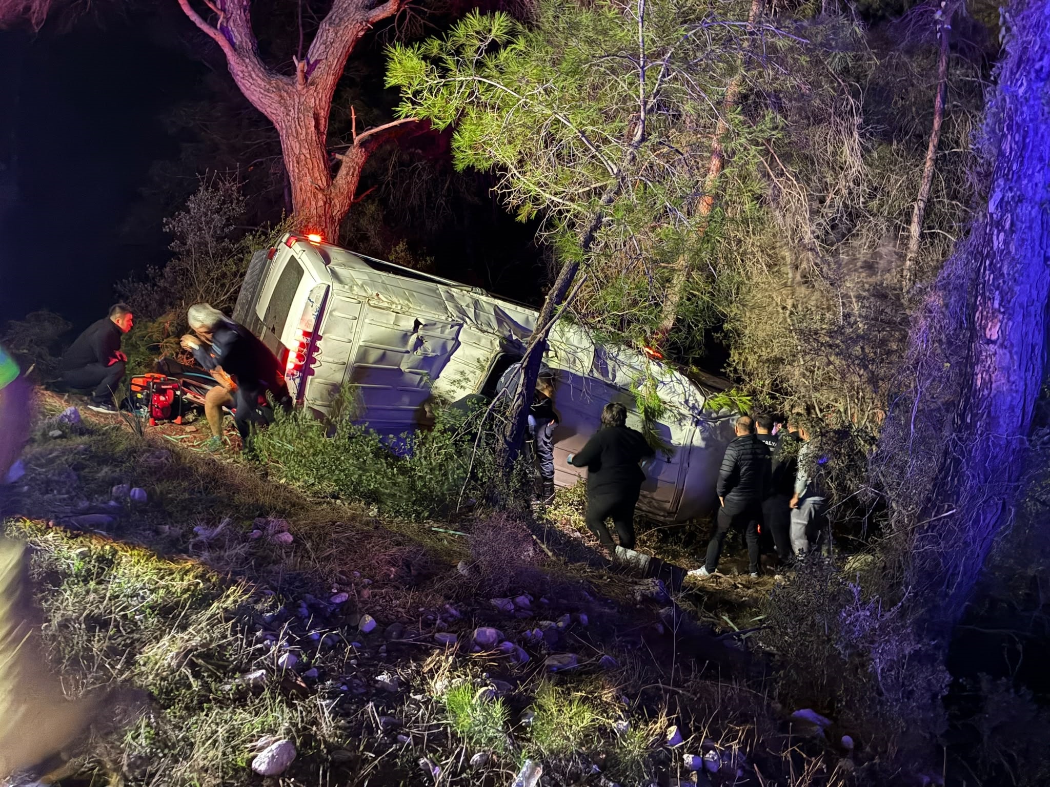 Antalya'da feci kaza: 15 yaralı
