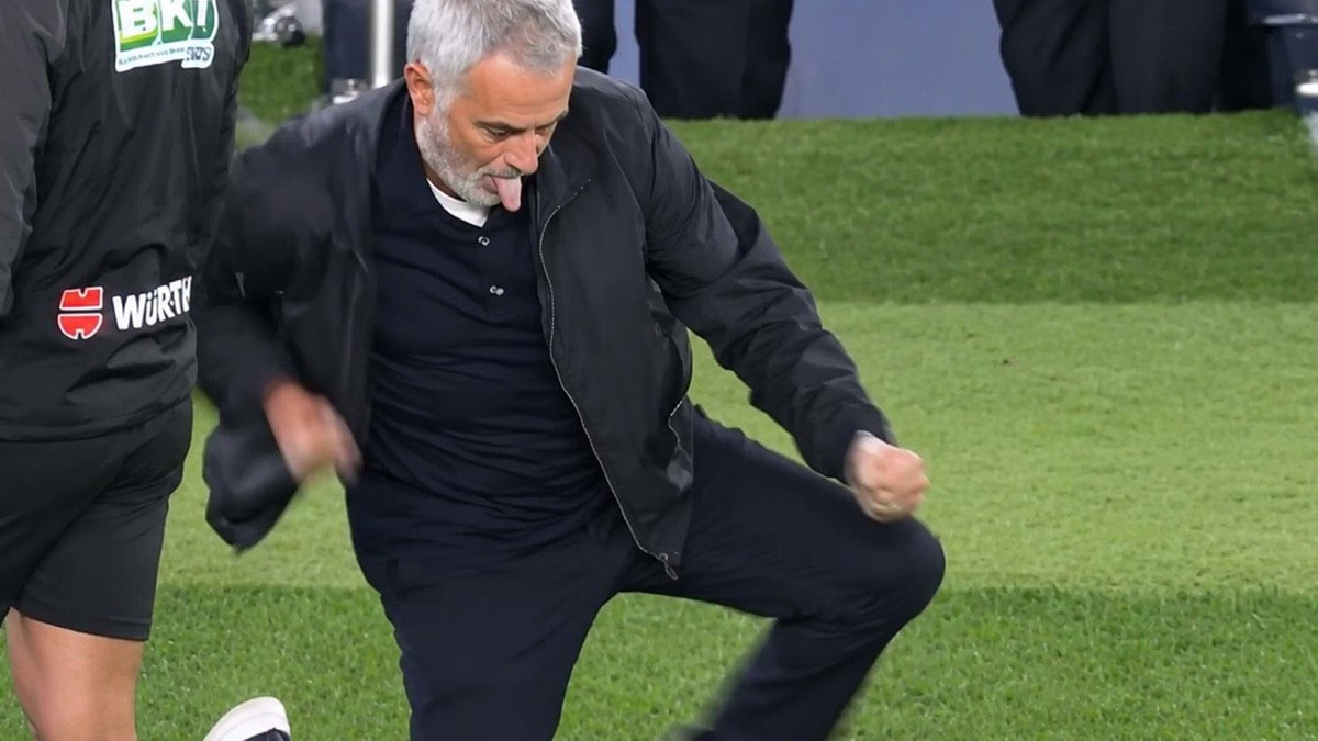 Mourinho'dan tribünleri çıldıran hareket! 13 yıl sonra aynı sevinç