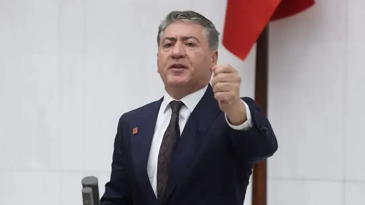 Yeni Parti'den fon krizindeki istifalara tepki: Esas sorumlular koltukta