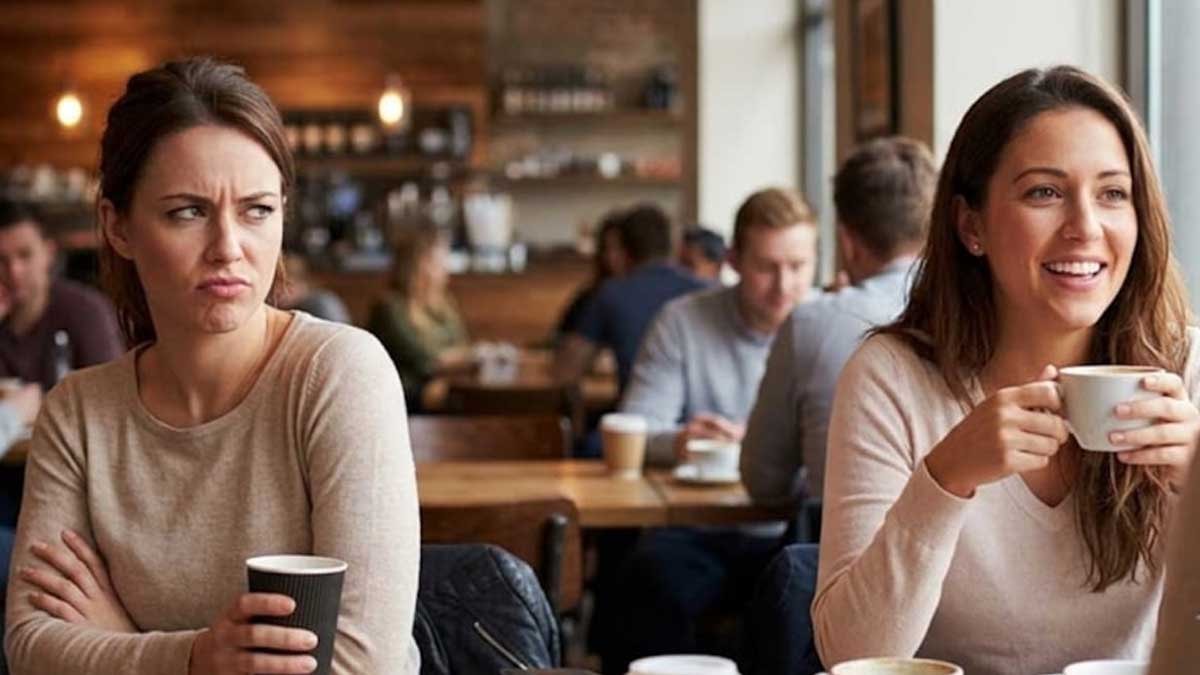 Sizden gizlice nefret eden insanlar her zaman şu 7 şeyi yapar: 3. madde maskeleri düşürüyor