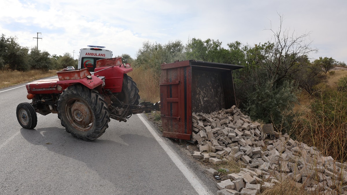 Nevşehir’de traktör römorku devrildi: 3 yaralı