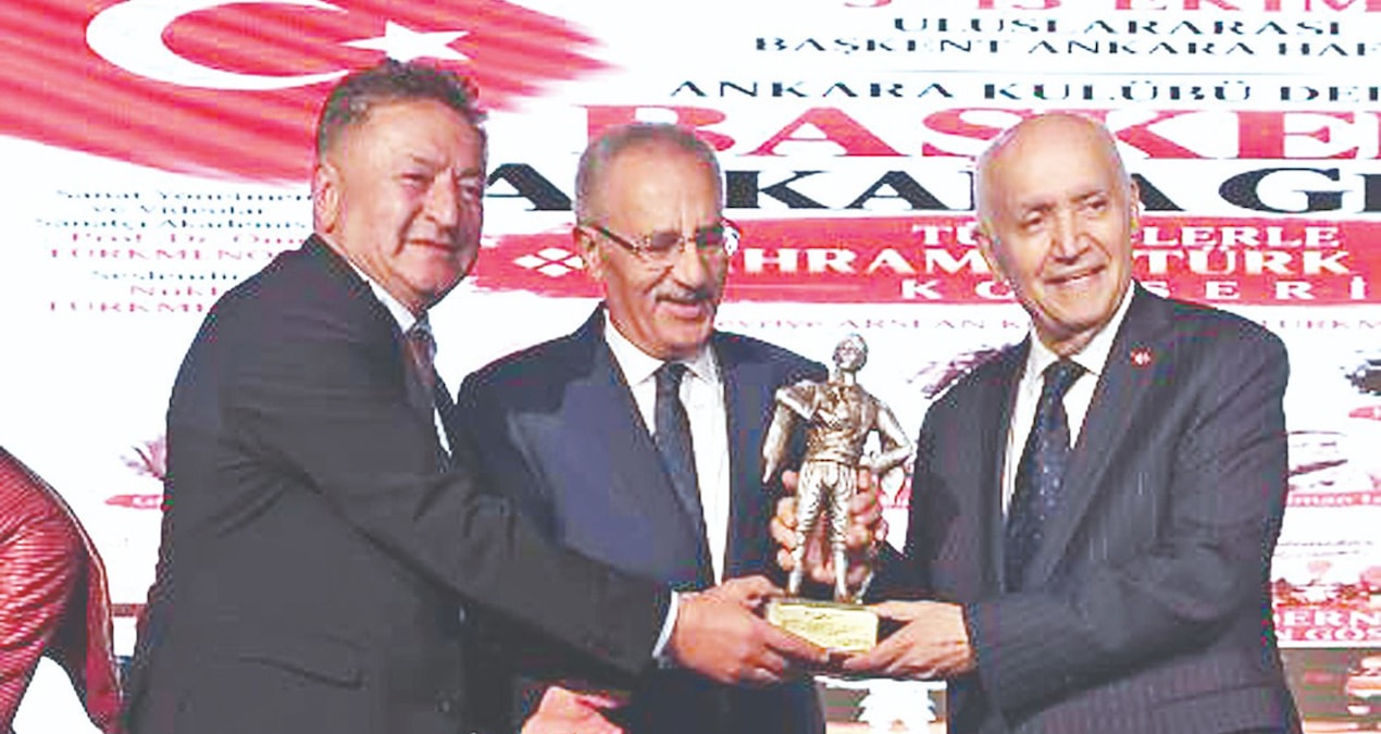 Saygı Öztürk’e ‘Ankara’ya Değer Katanlar’ ödülü