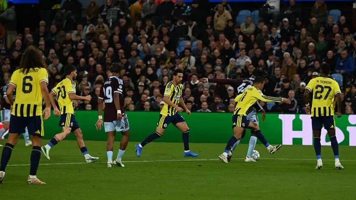 Fenerbahçe'nin tarihi yenilgisinde bir tek o alkış aldı: Taraftar özel olarak çağırdı
