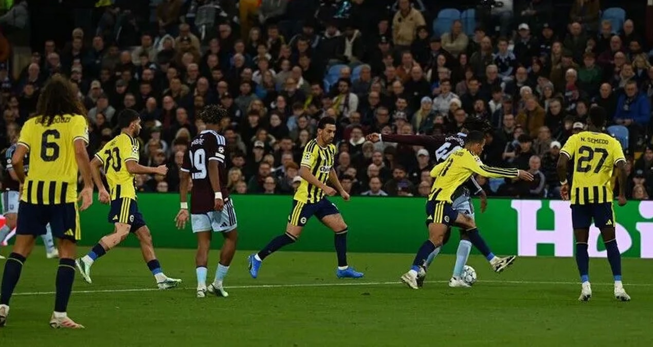 Fenerbahçe'nin tarihi yenilgisinde bir tek o alkış aldı: Taraftar özel olarak çağırdı