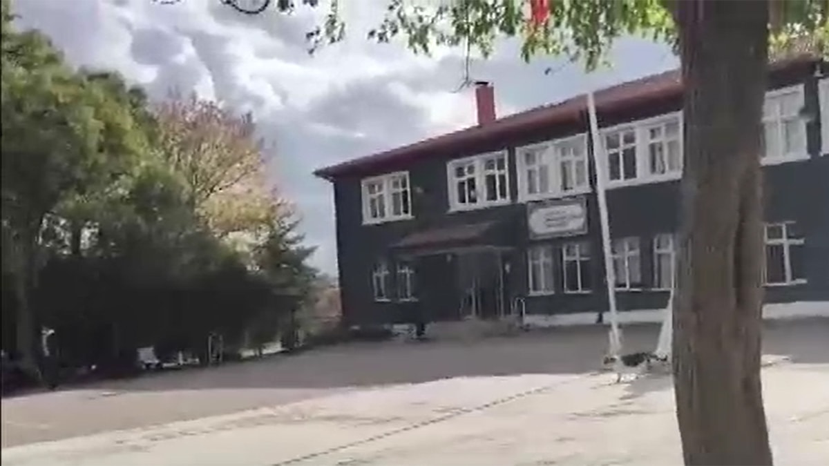 12 öğrenci, gıda zehirlenmesi şüphesiyle hastaneye kaldırıldı