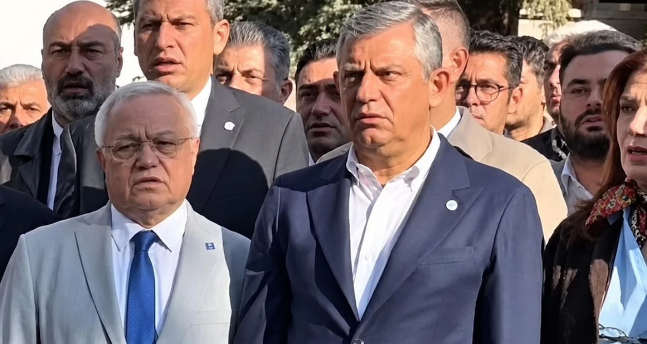 İstiklal Marşı sırasında çığlık attı, Özgür Özel şaşkınlığını gizleyemedi