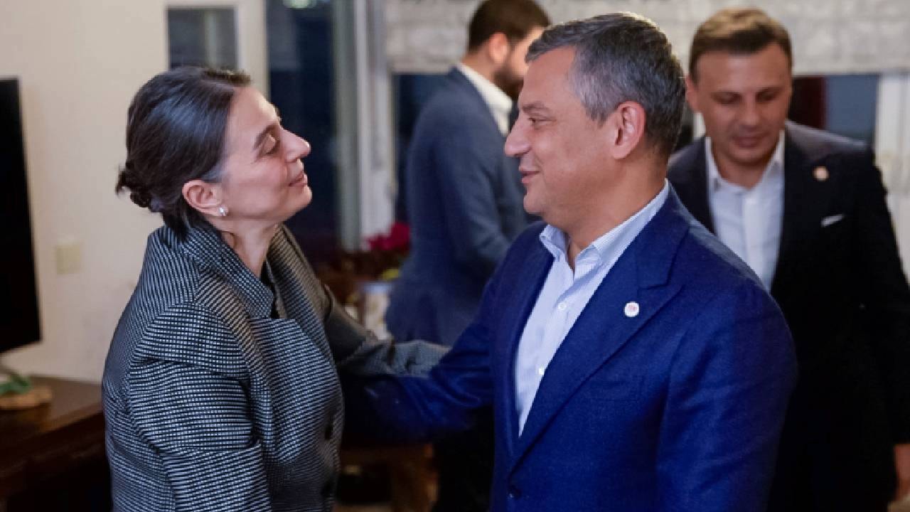 Özgür Özel'den tahliye olan Sinem Dedetaş'a ziyaret