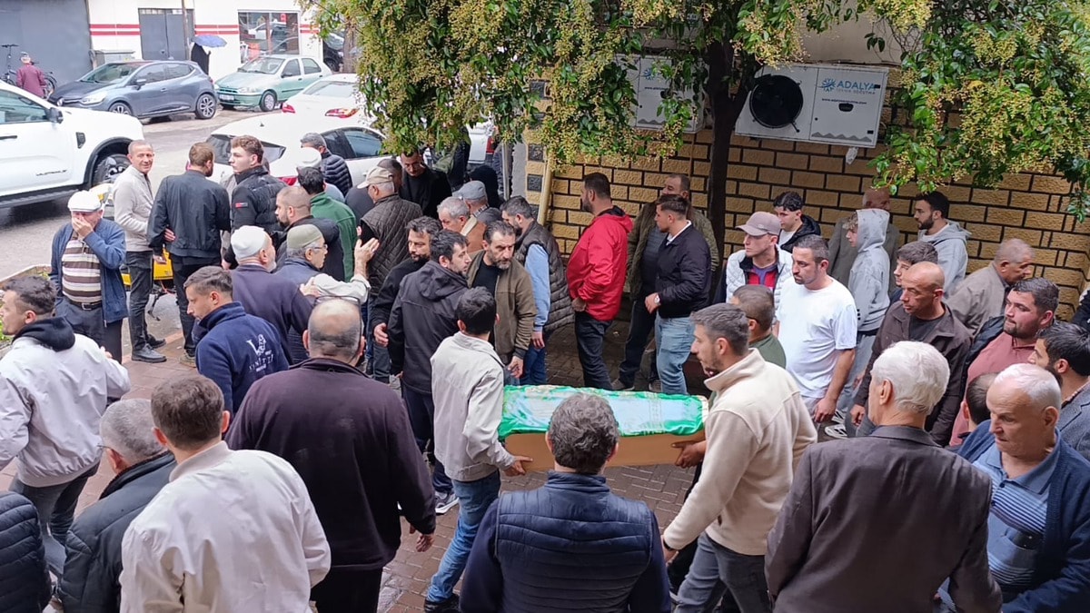Otomobilin çarptığı 2 yaşındaki Melis toprağa verildi