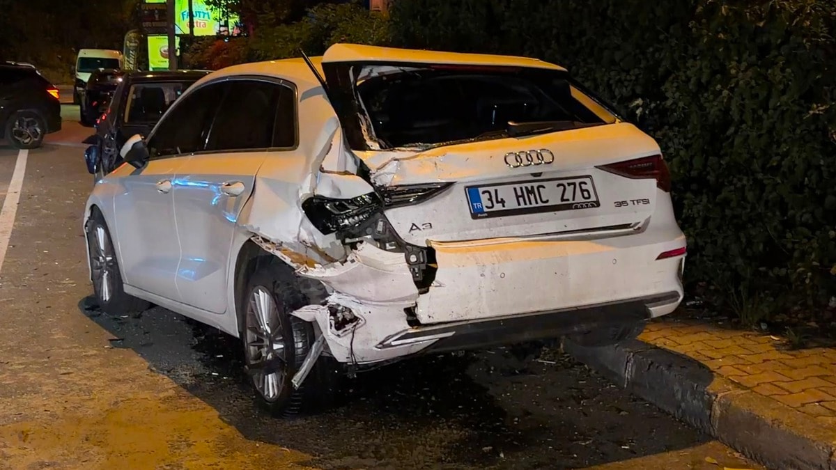Otomobil park halindeki 6 araca &ccedil;arptı, ortalık savaş alanına d&ouml;nd&uuml;