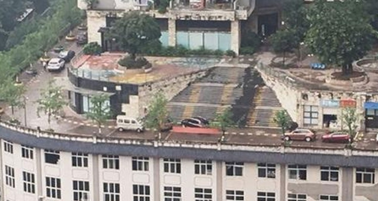 Otoyolu 5 katlı binanın üzerine kurdular