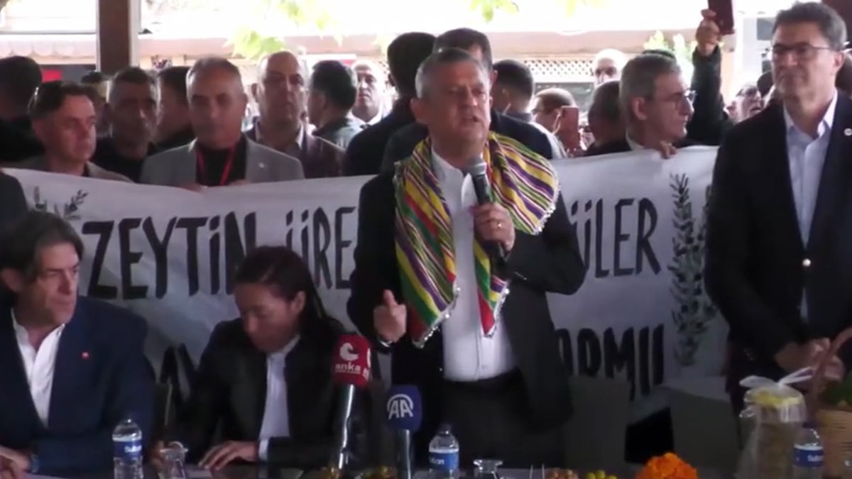 Özgür Özel Edremit'te açıkladı: "Trump ek vergi koydu"