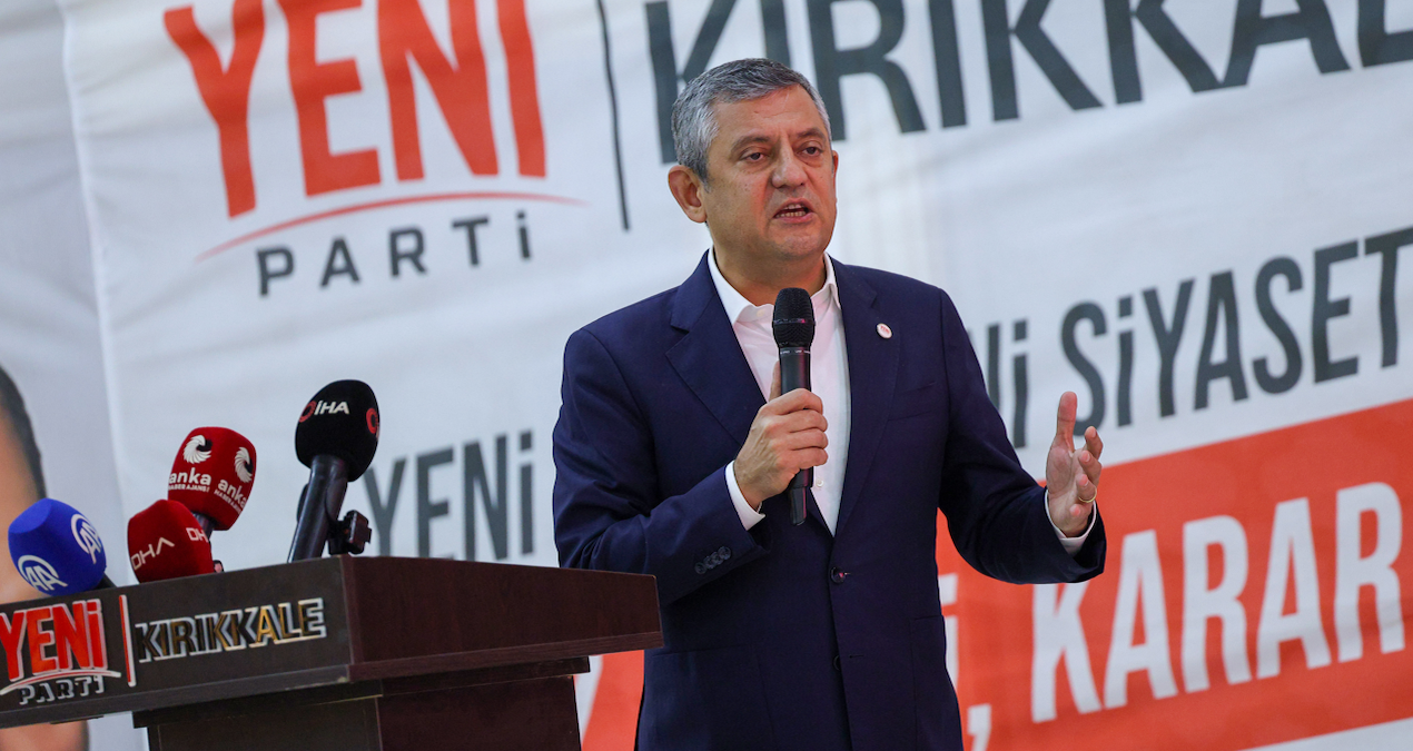 Ankara kulislerinde dolaşan AKP'ye transfer iddialarına Özel'den tokat gibi sözler