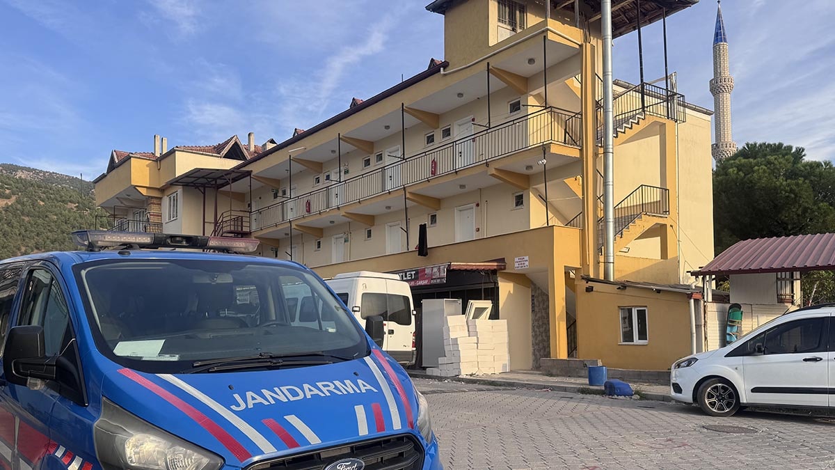 Yaşlı çift pansiyon banyosunda ölü bulundu