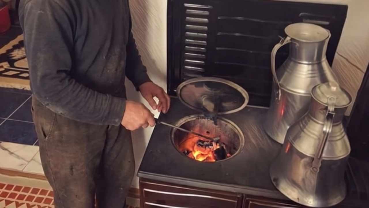 Polonyalılar sobada odun yerine bunu yakmaya başladı: Hem daha sıcak hem daha ucuz
