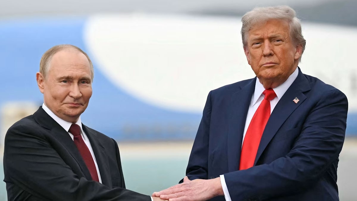 Putin ile görüşen Trump duyurdu: Çözüme hiç olmadığı kadar yakınız