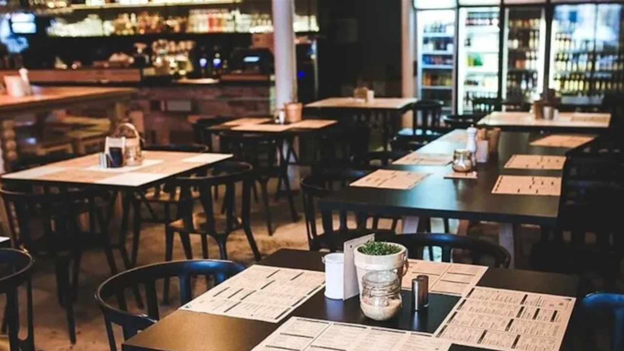 Restoranlarda yeni yasak başladı: Bırakmayan kapıdan içeri giremeyecek