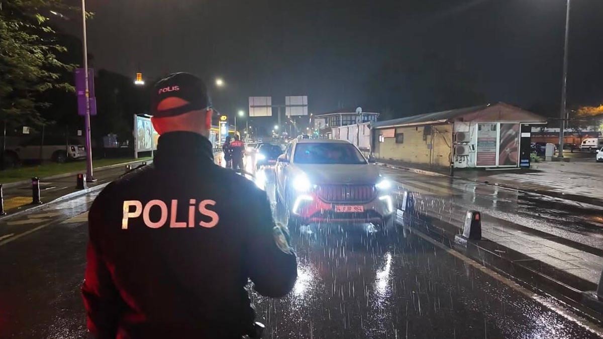 Üsküdar’da ‘Huzur İstanbul’ denetimi: Araçlar didik didik arandı