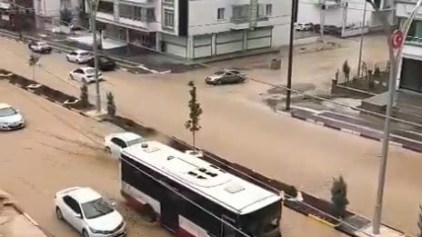 Sağanak sonrası kent sokakları bu hale geldi