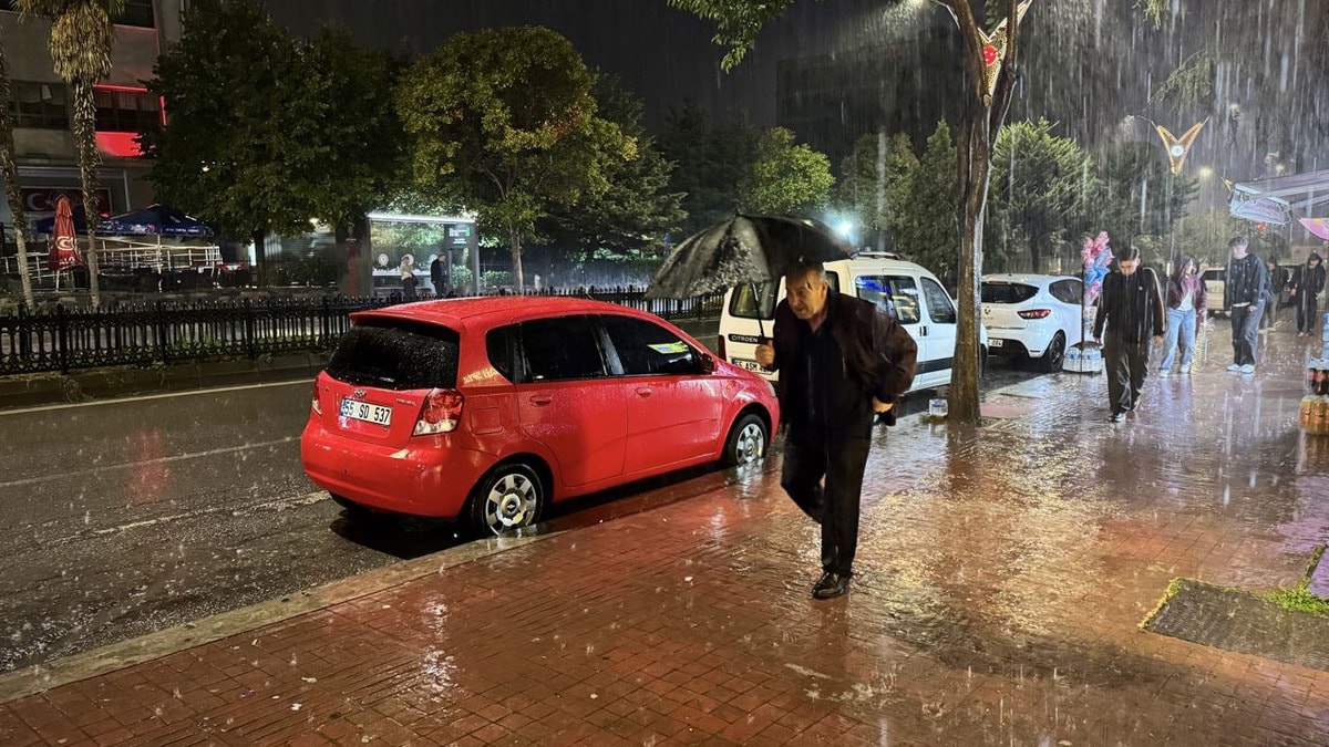 Samsun'u sağanak yağış vurdu