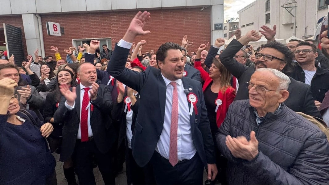 İzmir Barosu'nun yeni başkanı Serhat Sökmen oldu