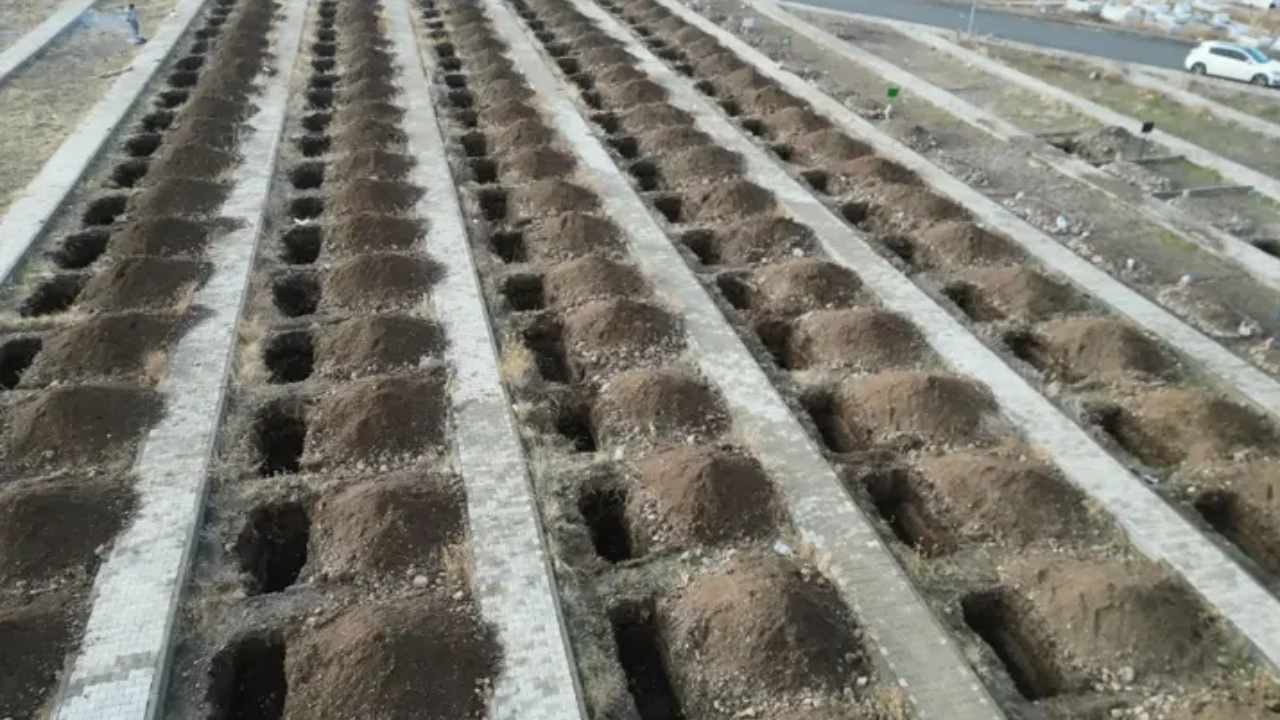 Şimdiden hazırlandılar: Erzurum'da 500 mezar yeri kazıldı