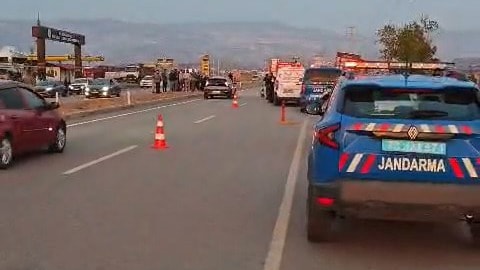 Kamyonet ile motosiklet çarpıştı: 1 ölü, 1 yaralı