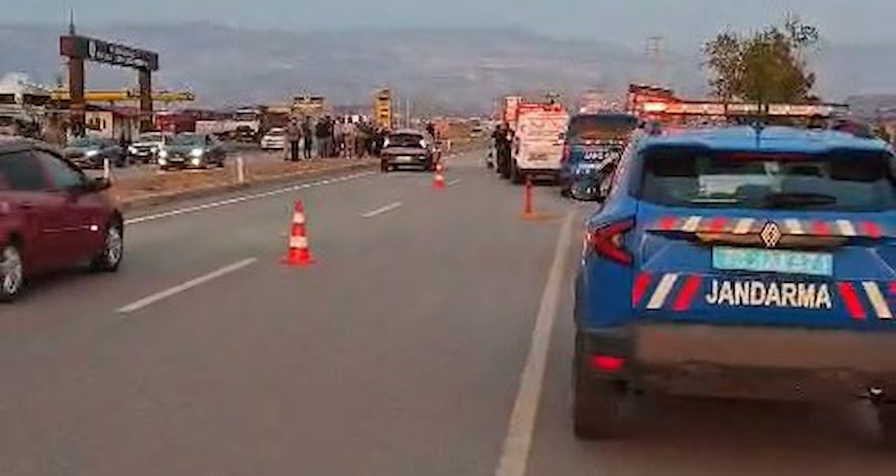 Şırnak'ta Kamyonet ve Motosiklet Çarpışması: 1 Kişi Hayatını Kaybetti, 1 Kişi Yaralandı